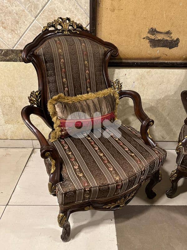 طقم كنبايات ملكي حفر خشب زان اربع قطع وطاولة 4