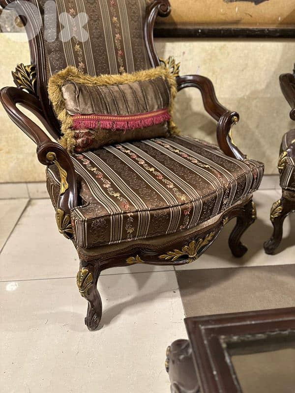 طقم كنبايات ملكي حفر خشب زان اربع قطع وطاولة 5