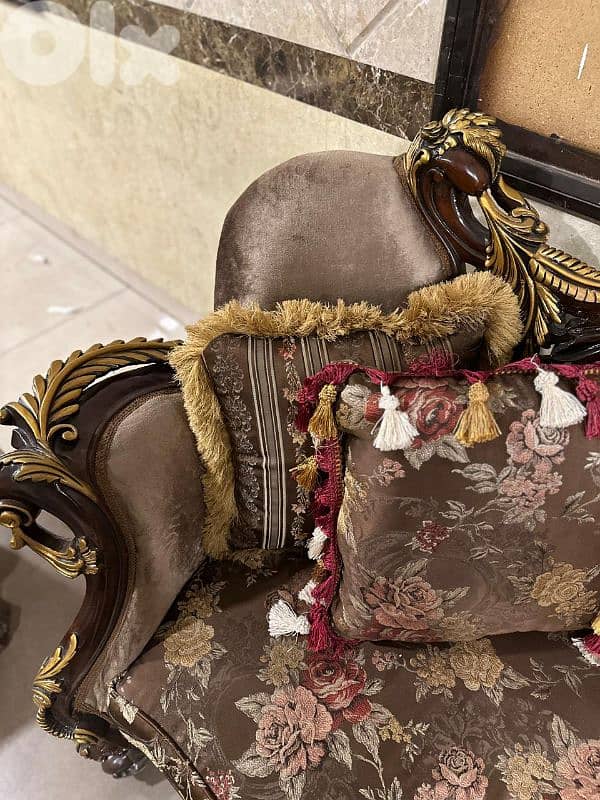 طقم كنبايات ملكي حفر خشب زان اربع قطع وطاولة 6