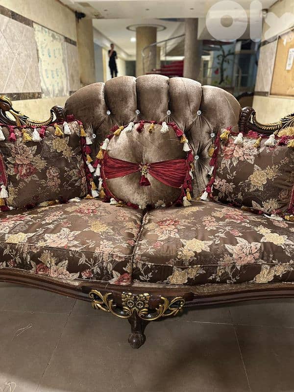 طقم كنبايات ملكي حفر خشب زان اربع قطع وطاولة 8