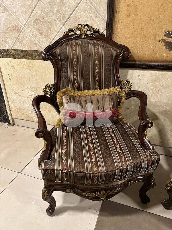 طقم كنبايات ملكي حفر خشب زان اربع قطع وطاولة 9