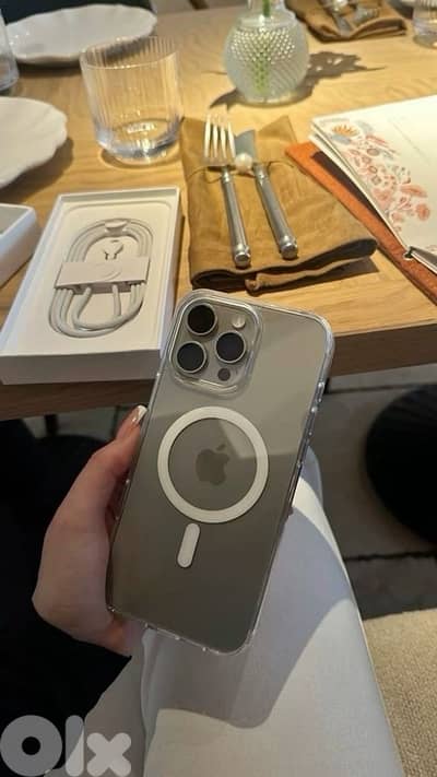 15 pro max super clean natural titanium battery health 88%