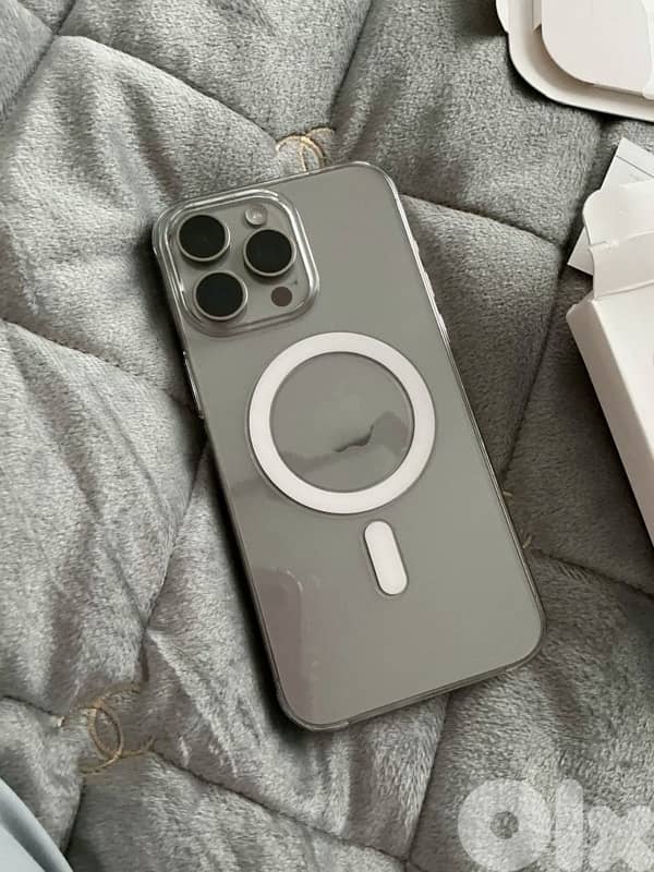 15 pro max super clean natural titanium battery health 88% 1