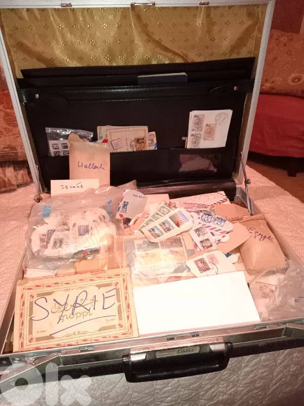 طوابع قديمة فوق ٣٠٠٠ طابع اكثر بلدان+ Samsonite bag 1