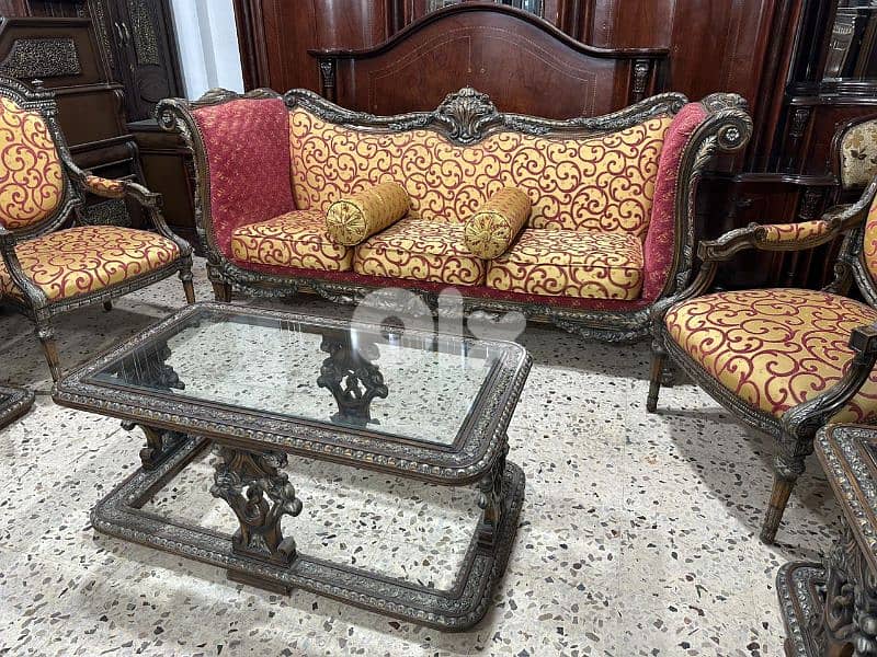 طقم كنبايات حفر خشب زان خمس قطع وطقم طاولات 0