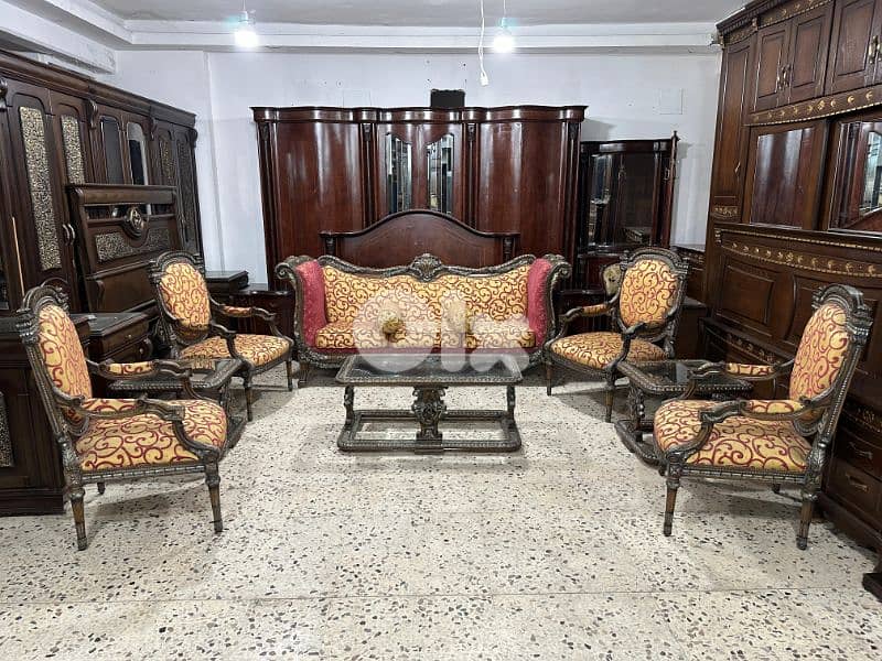 طقم كنبايات حفر خشب زان خمس قطع وطقم طاولات 3