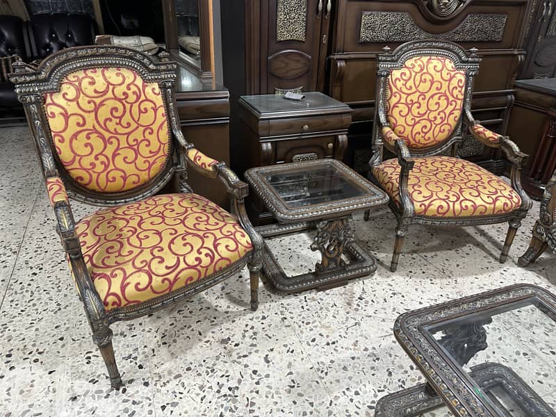 طقم كنبايات حفر خشب زان خمس قطع وطقم طاولات 5