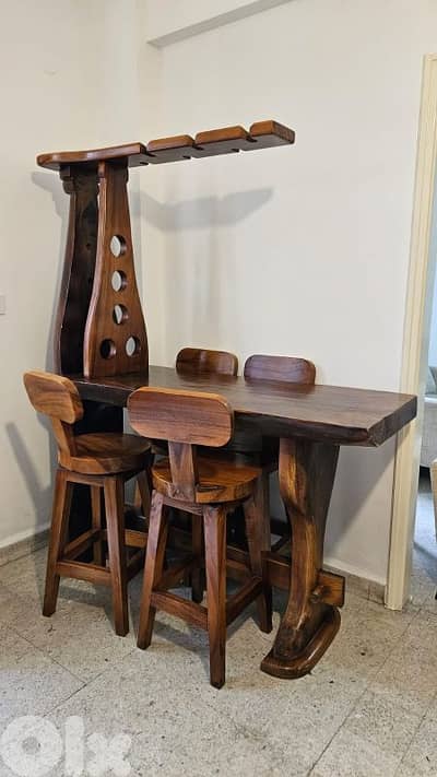 Handcrafted Egyptian solid wood bar, بار مصنوع يدويًا ، .