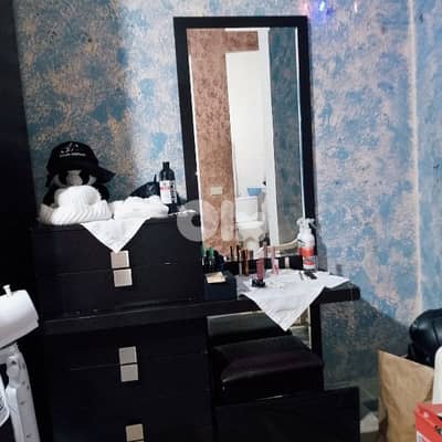 غرفة نوم تقيلة ومرتبة كتير