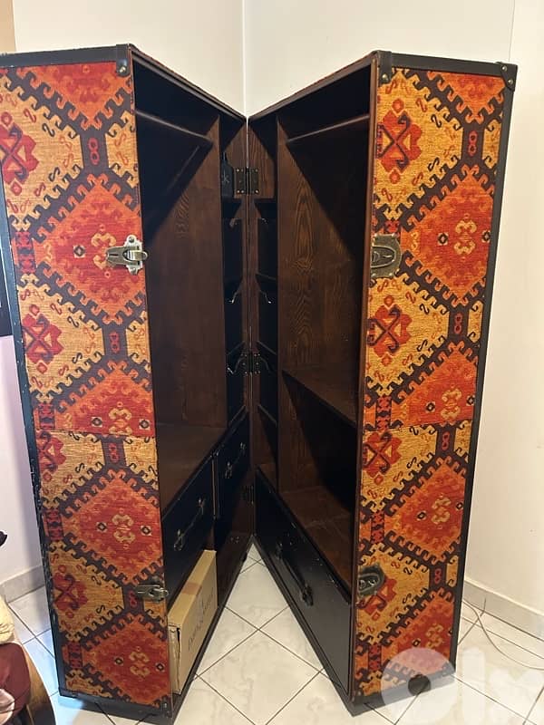 Beautiful suitcase closet 0