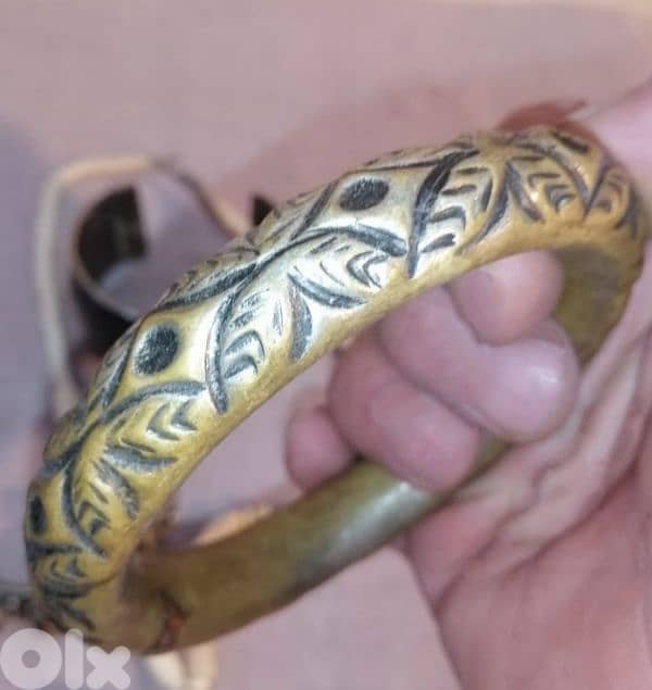 vintage hand carved bangle 0