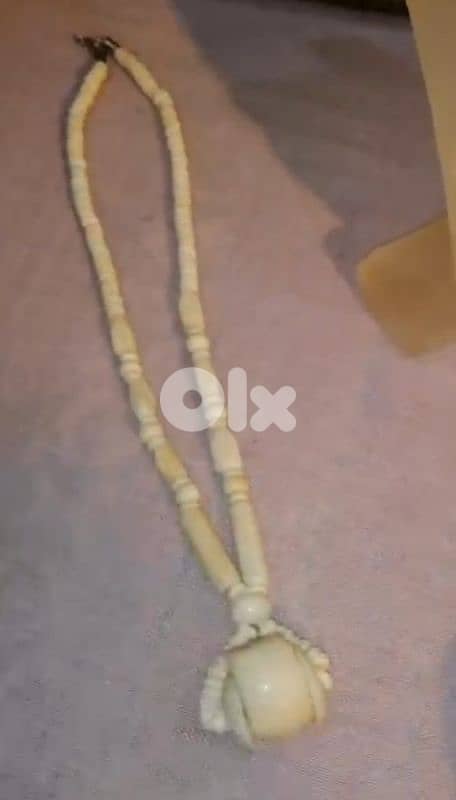 vintage carved bone necklace 1
