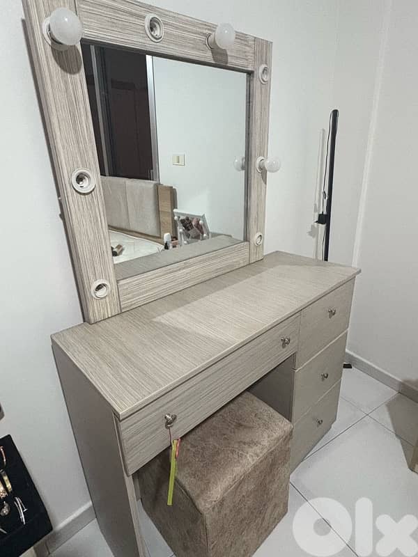 makeup vanity 1