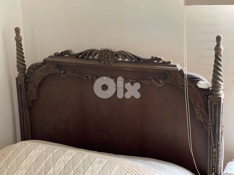 beautiful antique twin beds 0