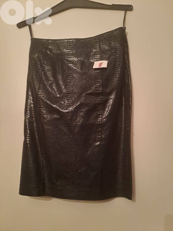genuine leather black skirt Size 38-40 with snake design 0