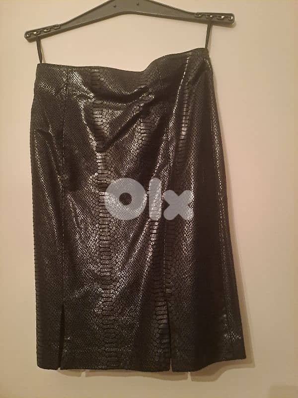 genuine leather black skirt Size 38-40 with snake design 1