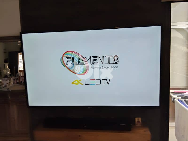 TV 55 inch like new wifi with 2 speaker and DVD and 0