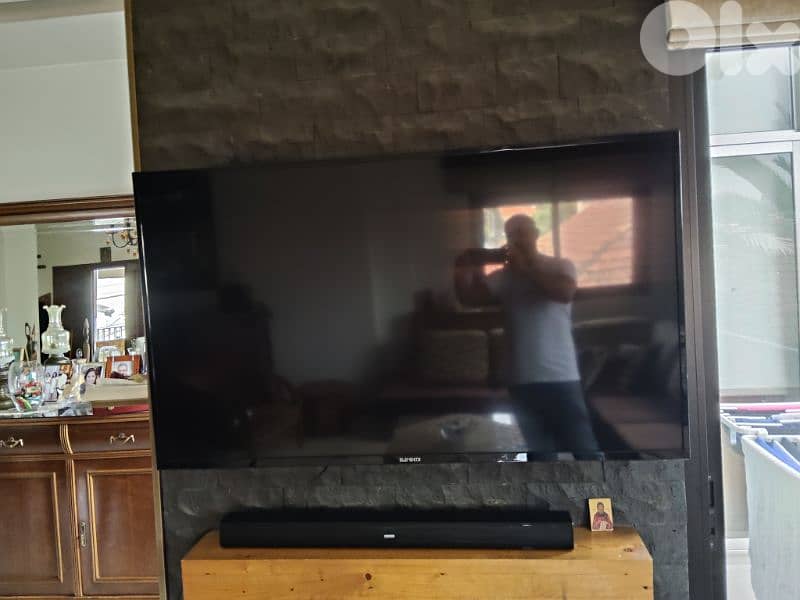 TV 55 inch like new wifi with 2 speaker and DVD and 1