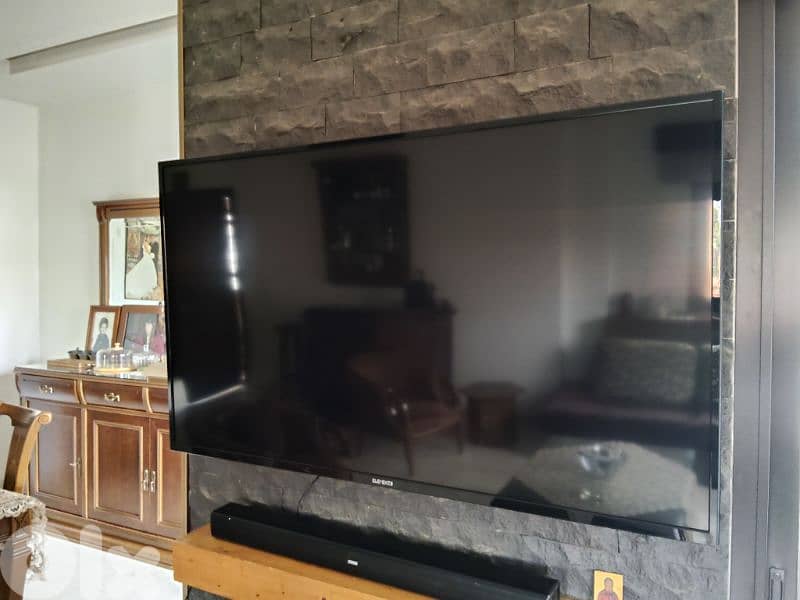 TV 55 inch like new wifi with 2 speaker and DVD and 2