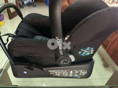 Bébé Confort Infant Car Seat (0–13 kg) with Base – Excellent Condition