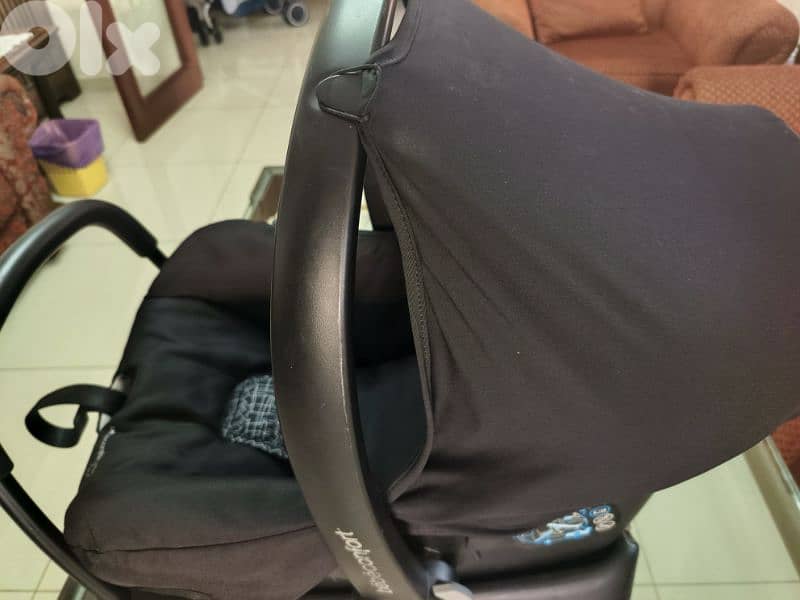 Bébé Confort Infant Car Seat (0–13 kg) with Base – Excellent Condition 1