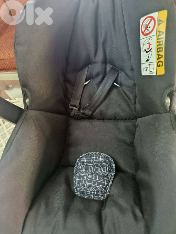 Bébé Confort Infant Car Seat (0–13 kg) with Base – Excellent Condition 2