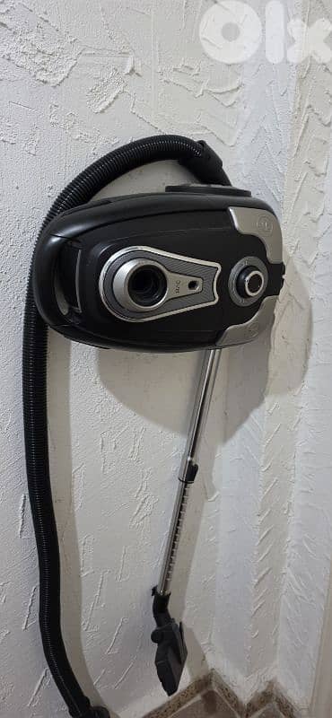 مكنسة كهربائية