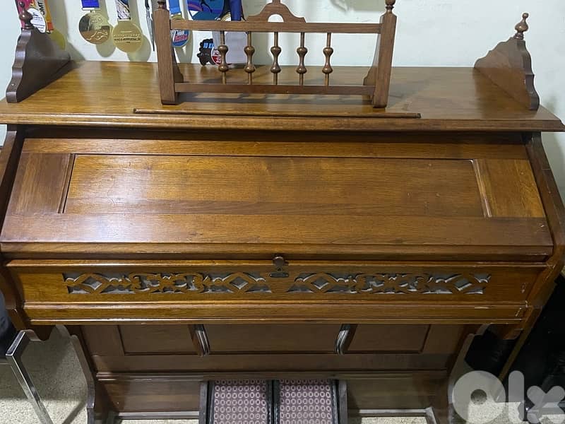 old antique pump organ 4