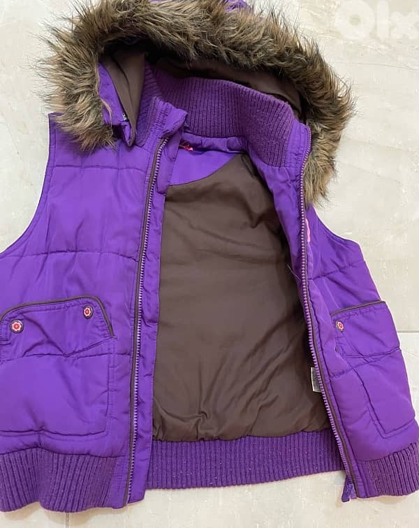 Nice vest original size 8-10years 2