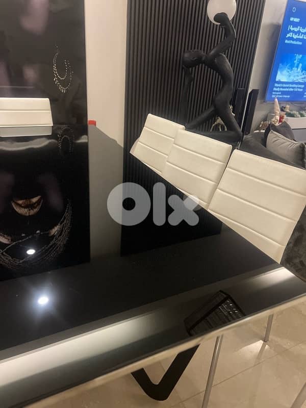 Dining table with 8 chairs for sale - Very Good Condition 1