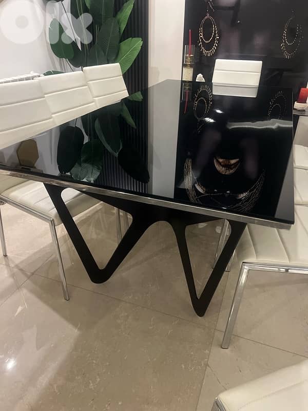 Dining table with 8 chairs for sale - Very Good Condition 3