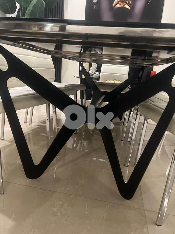 Dining table with 8 chairs for sale - Very Good Condition 4