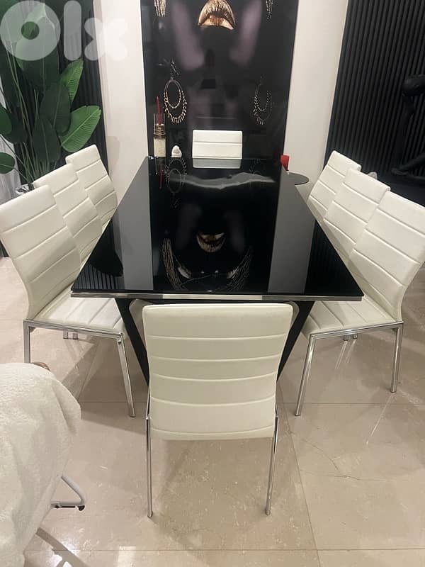 Dining table with 8 chairs for sale - Very Good Condition 5