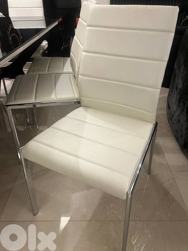 Dining table with 8 chairs for sale - Very Good Condition 6