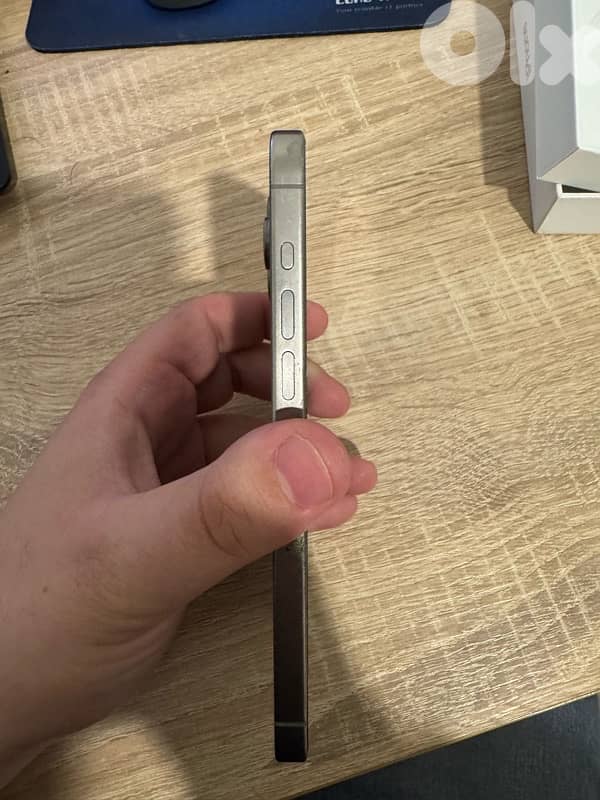 iPhone 15 Pro Max Natural Titanium 256GB 4