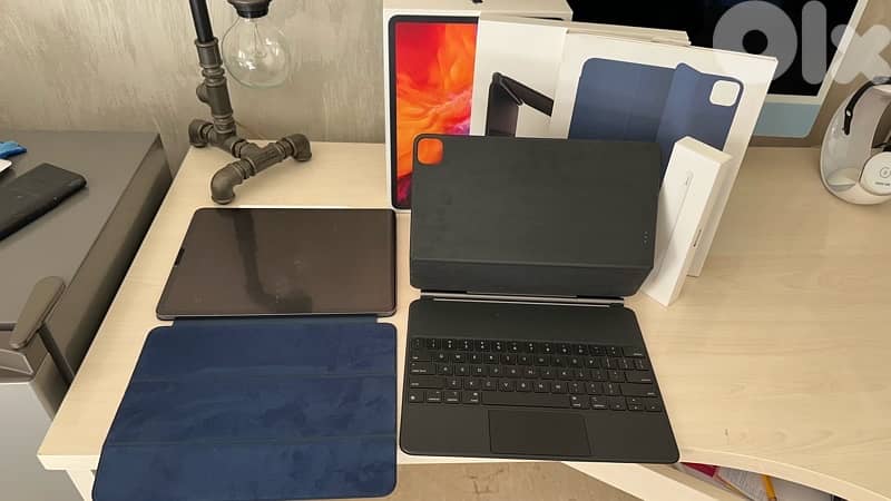 Used Excellent iPad Pro 2020 With Folio, Magic Keyboard, Apple pen 9