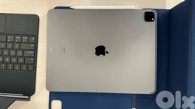 Used Excellent iPad Pro 2020 With Folio, Magic Keyboard, Apple pen 10