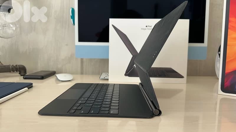 Used Excellent iPad Pro 2020 With Folio, Magic Keyboard, Apple pen 17