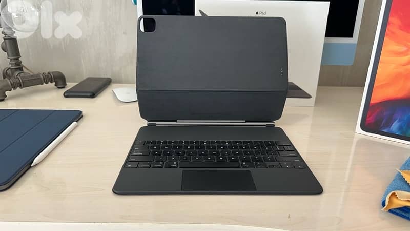 Used Excellent iPad Pro 2020 With Folio, Magic Keyboard, Apple pen 18