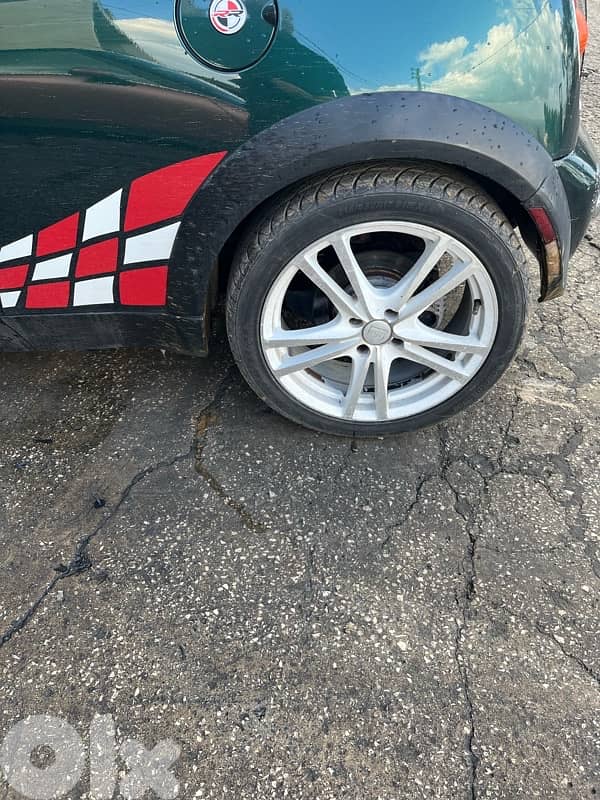 طقم جنوطة مع دوالي قياس ١٧ ( mini cooper )حالة جيدة جدا 2