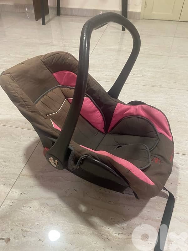car seat 0