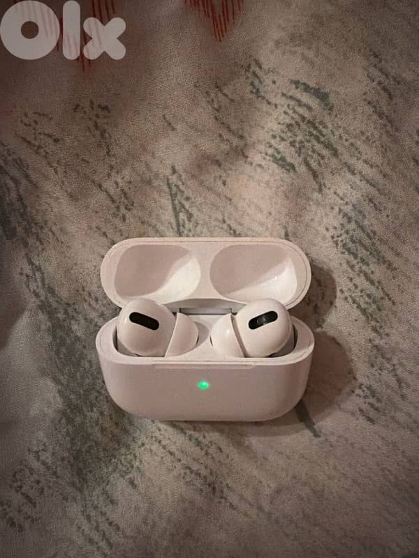 Used Original Airpods Pro 1 with Magsafe Charging Case for Sale 1