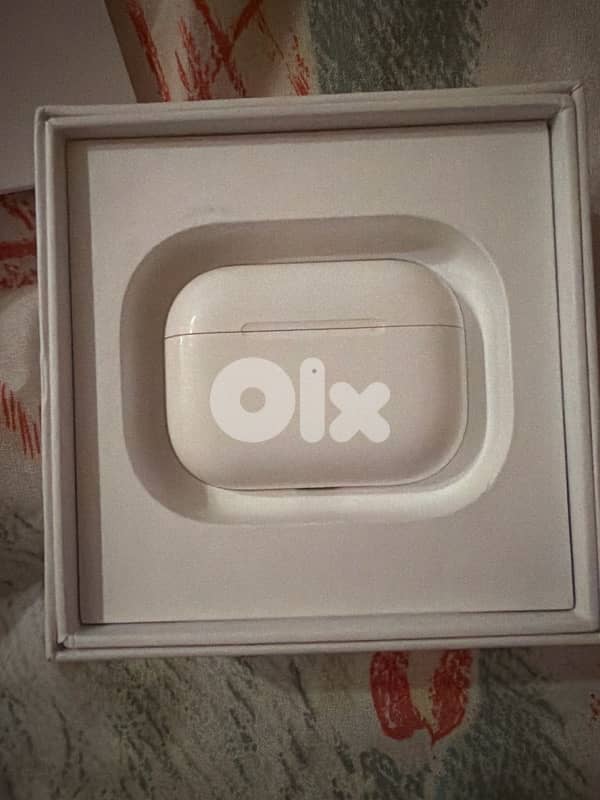 Used Original Airpods Pro 1 with Magsafe Charging Case for Sale 2