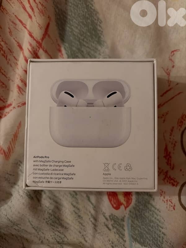 Used Original Airpods Pro 1 with Magsafe Charging Case for Sale 4