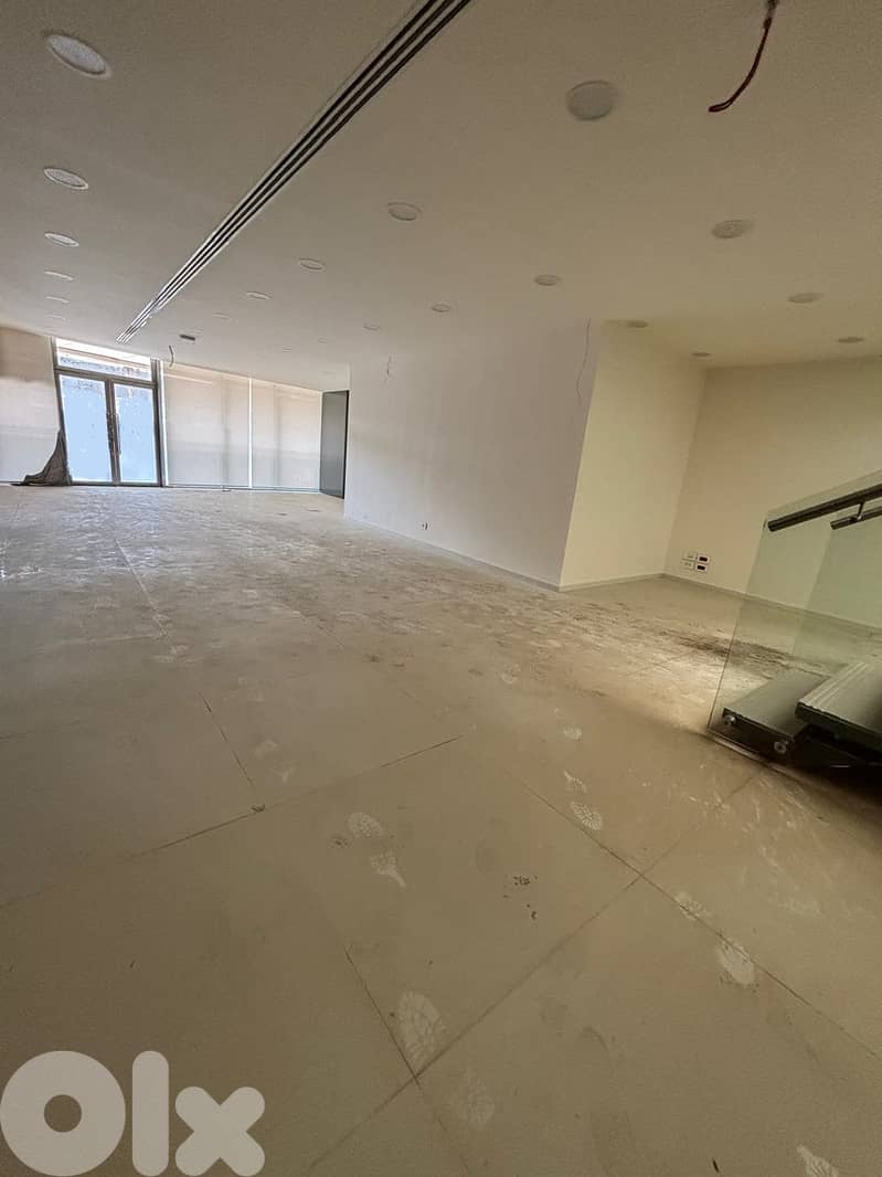 High‑Visibility Commercial Property in Rawche | 470 sqm with a Terrace 0