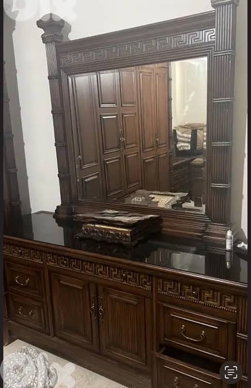 Beautiful Bedroom Set – Good Condition – Free Mattress 0