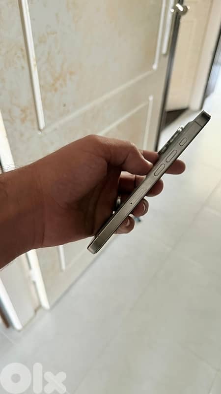 iphone 16 pro - 256GB 3