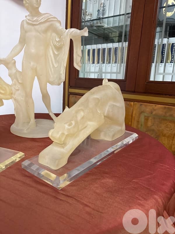 Decorative Classical Sculpture Set – 3 Pieces (Resin/Onyx Style) 3