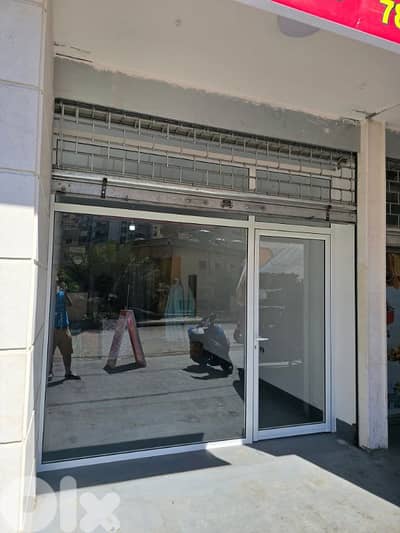 محل للإيجار موقع مميز عرمون