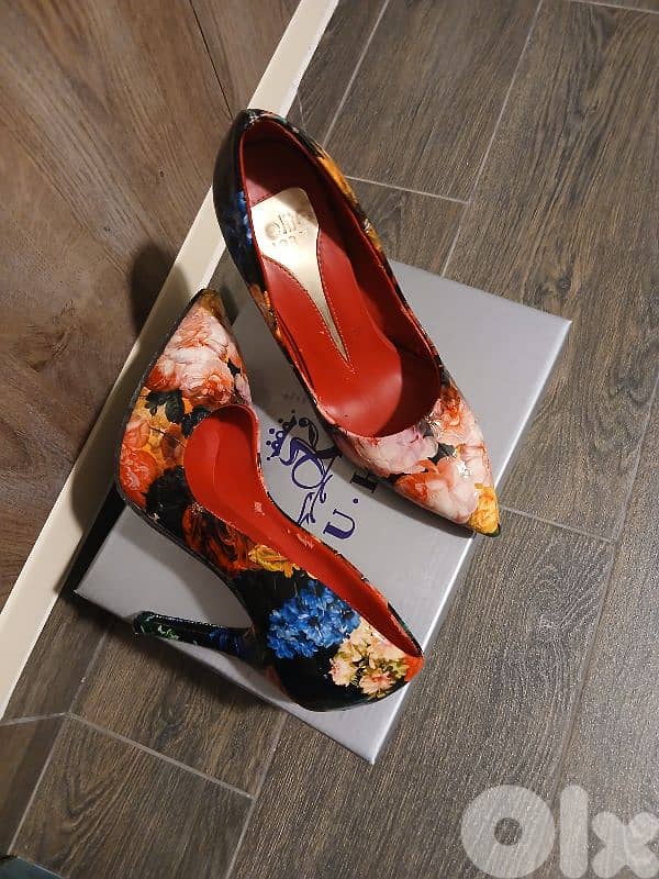 selling shoes in very good condition and affordable price 2